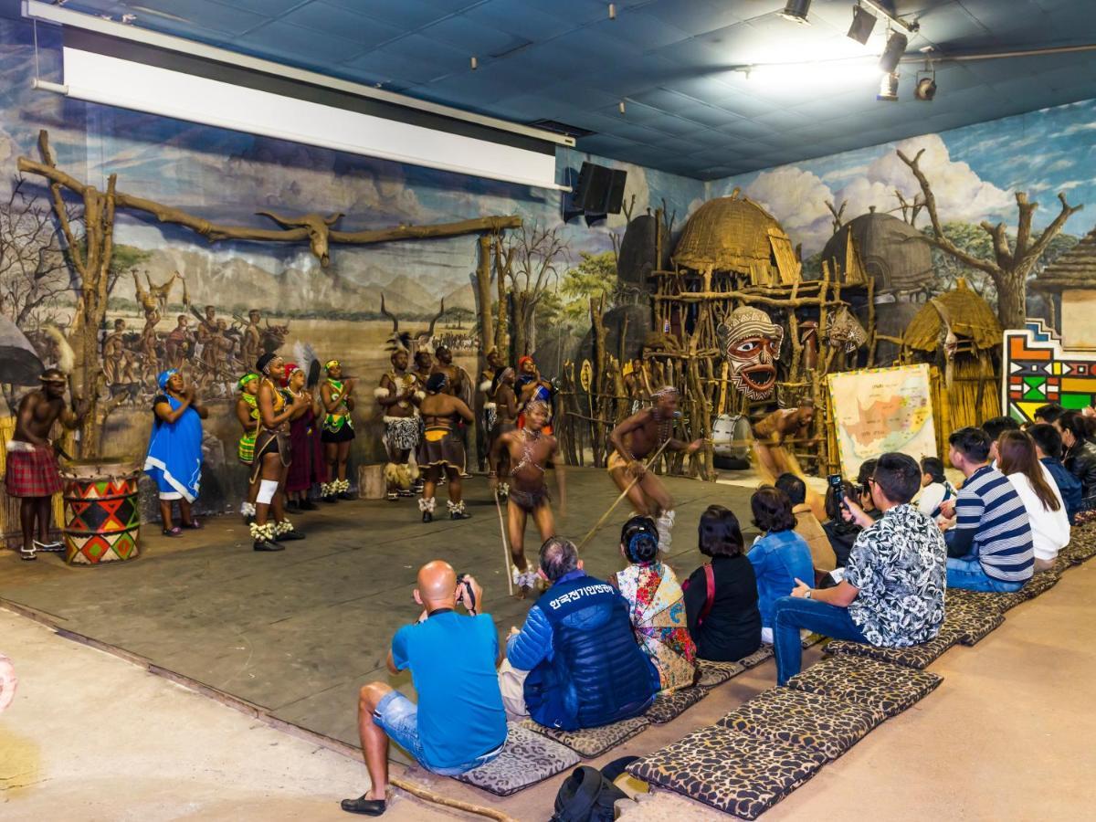 Aha Lesedi African Lodge & Cultural Village Broederstroom Exterior foto